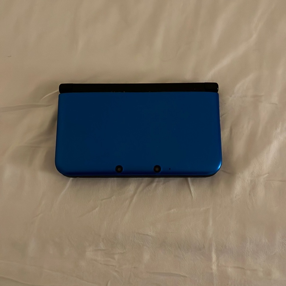 Nintendo 3Ds with game & charger included